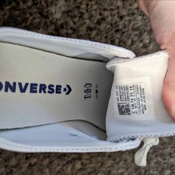Brand New White Converse - Size 6.5M/ 8.5W - Picture 2 of 5